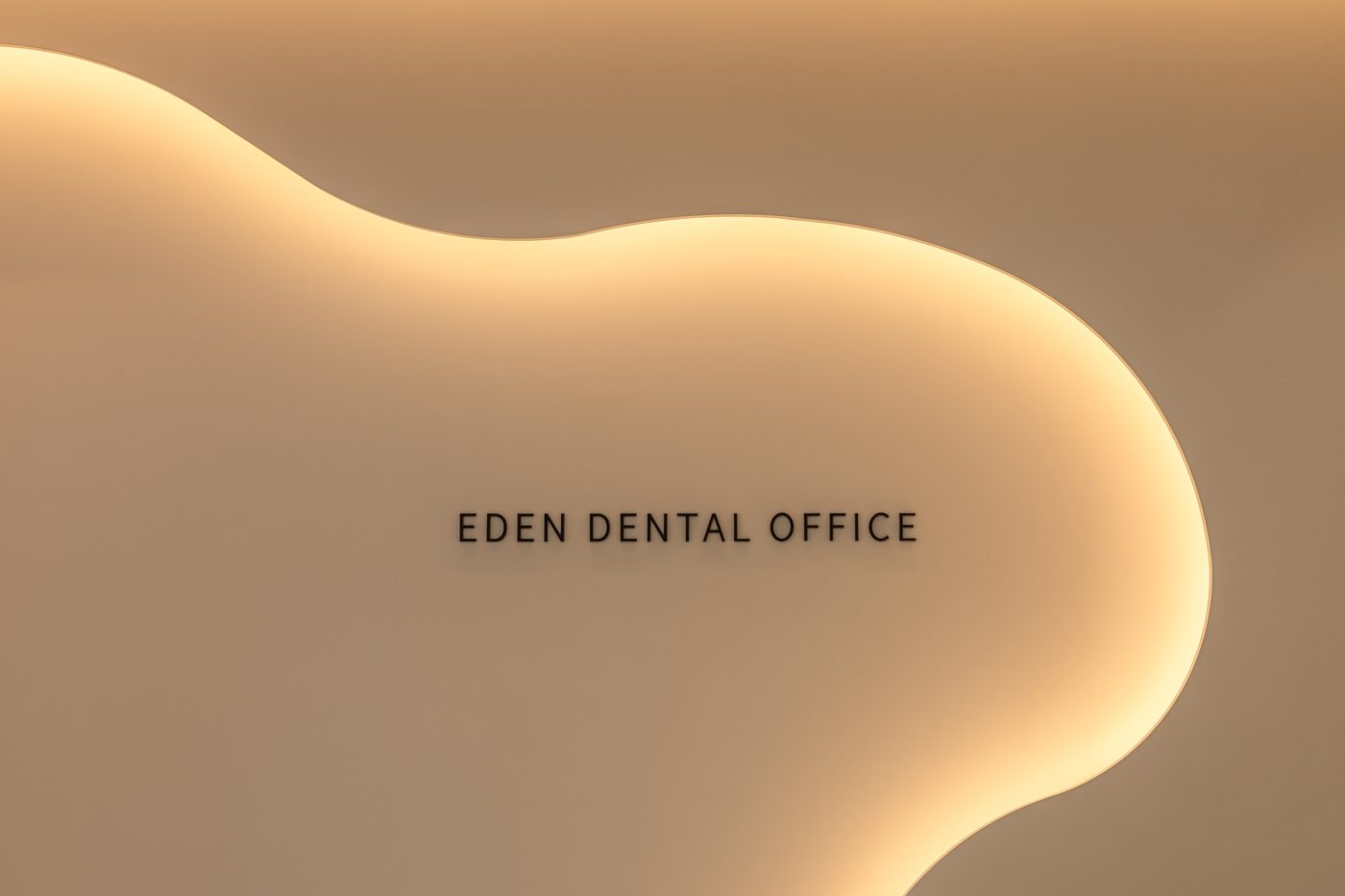 Eden Dental Office 受付サイン